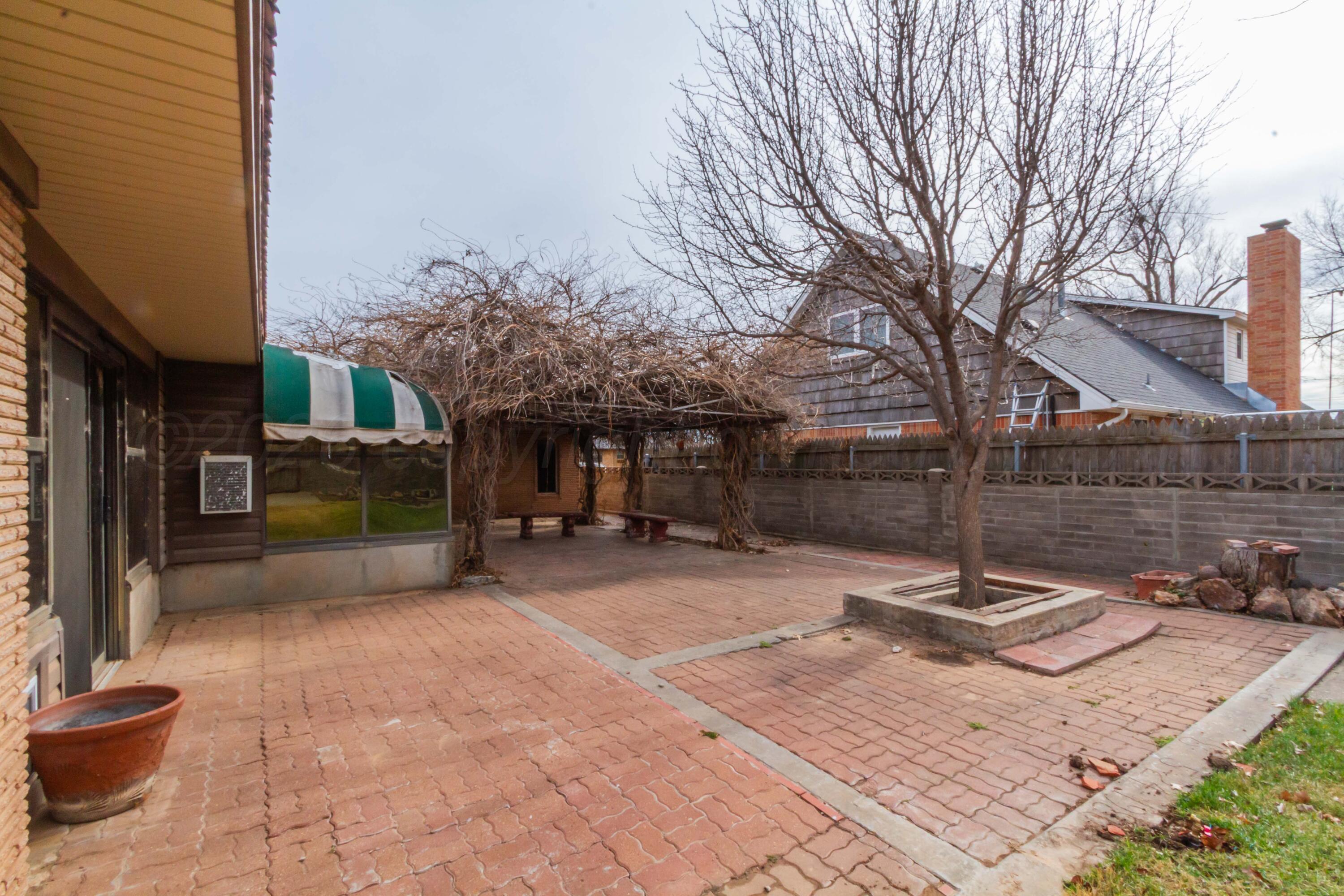 901 West 2nd Street Claude, TX 79019 - Photo 60 of 64 BACKYARD VIEW 1