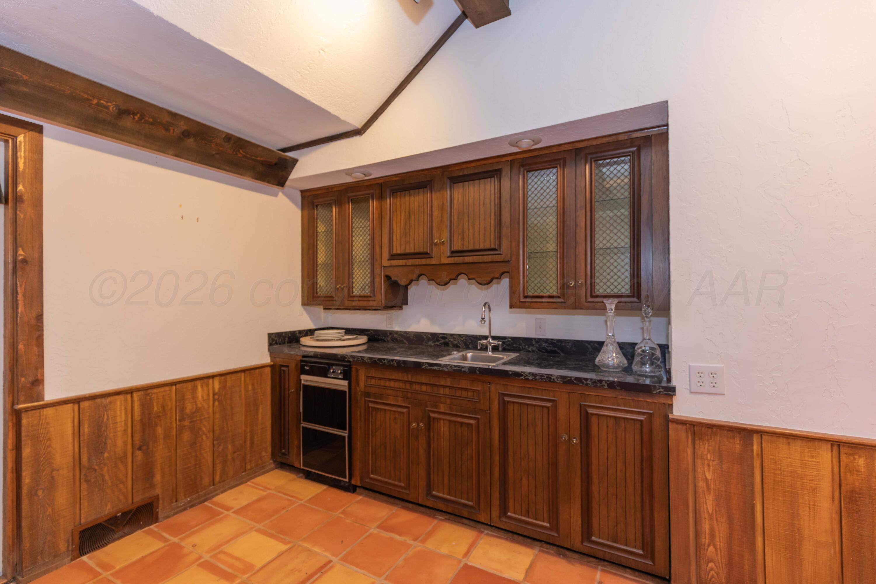 901 West 2nd Street Claude, TX 79019 - Photo 8 of 64 DEN WET BAR