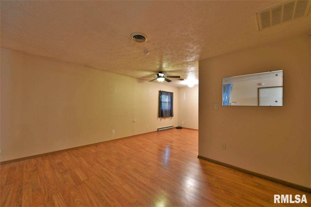 1817 Hastings Road Springfield, IL 62702 - Photo 3 of 33