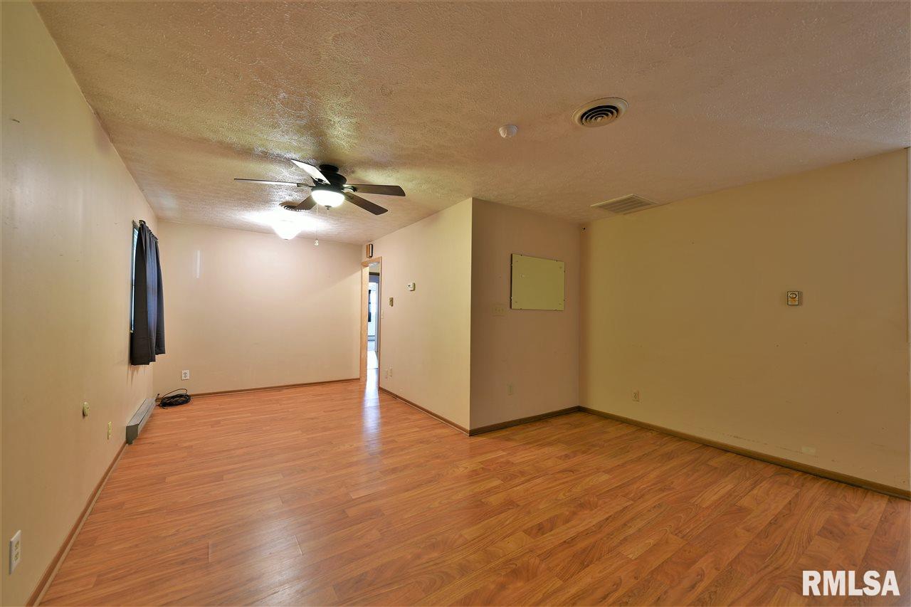 1817 Hastings Road Springfield, IL 62702 - Photo 4 of 33