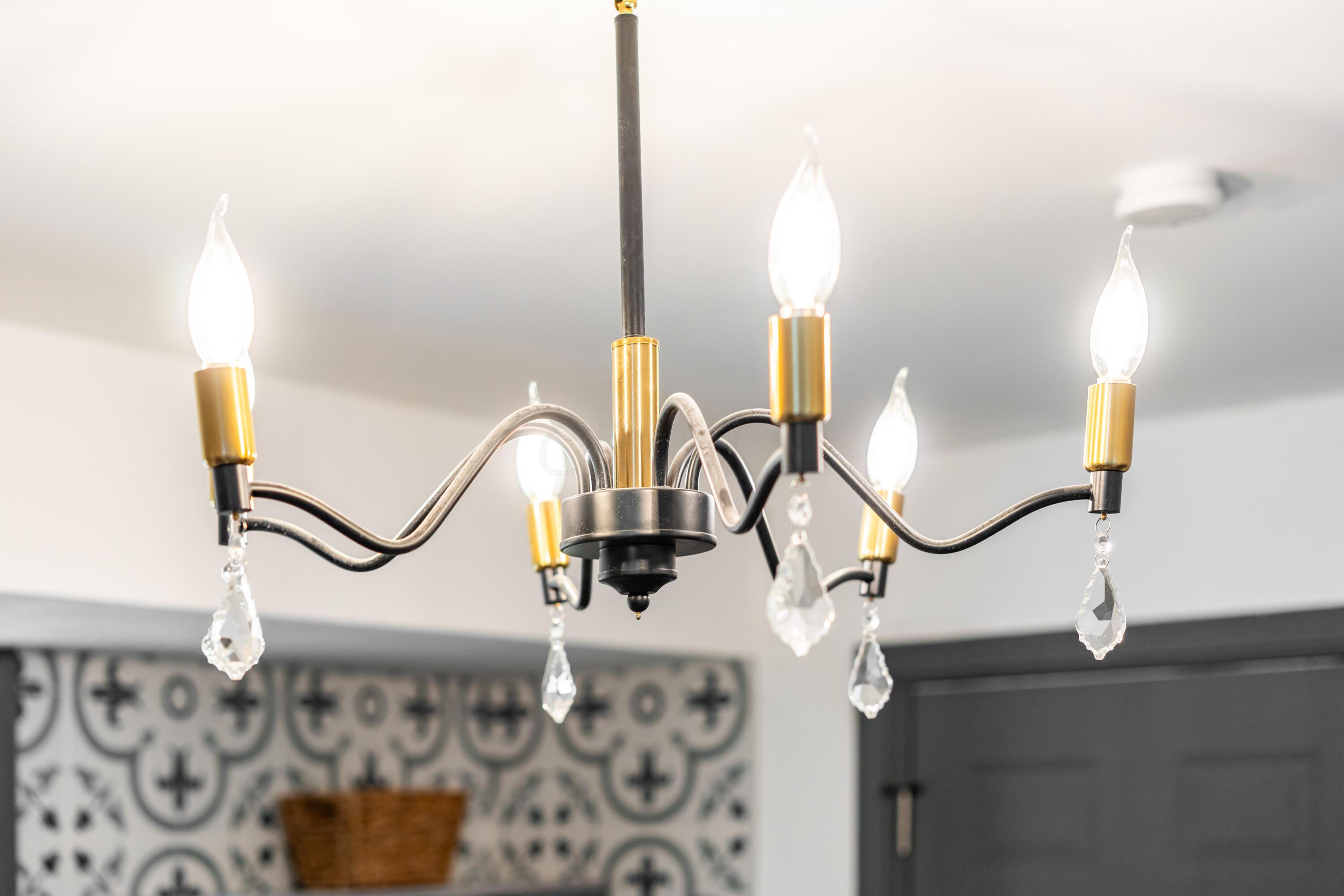 687 Colton Road Columbus, OH 43207 - Photo 20 of 53 Kitchen Light Fixture