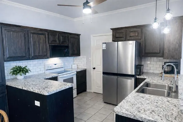 $1,700 | 505 South First Street, Unit A, Grandview, TX 76050