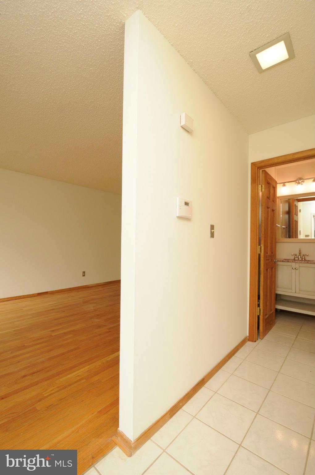2206 Cartwright Place Reston, VA 20191 - Photo 3 of 28 Interior (General)