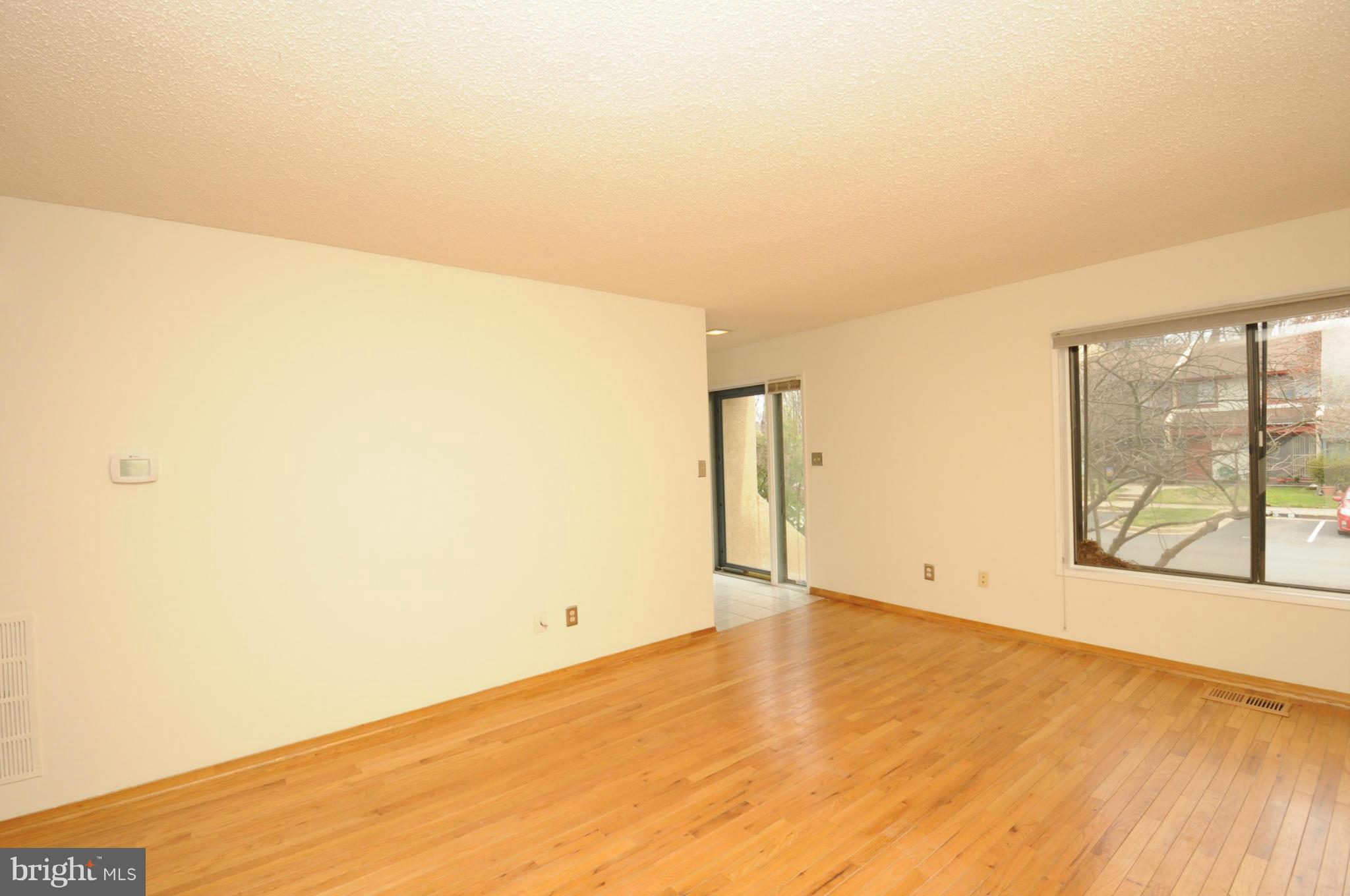 2206 Cartwright Place Reston, VA 20191 - Photo 4 of 28 Living Room