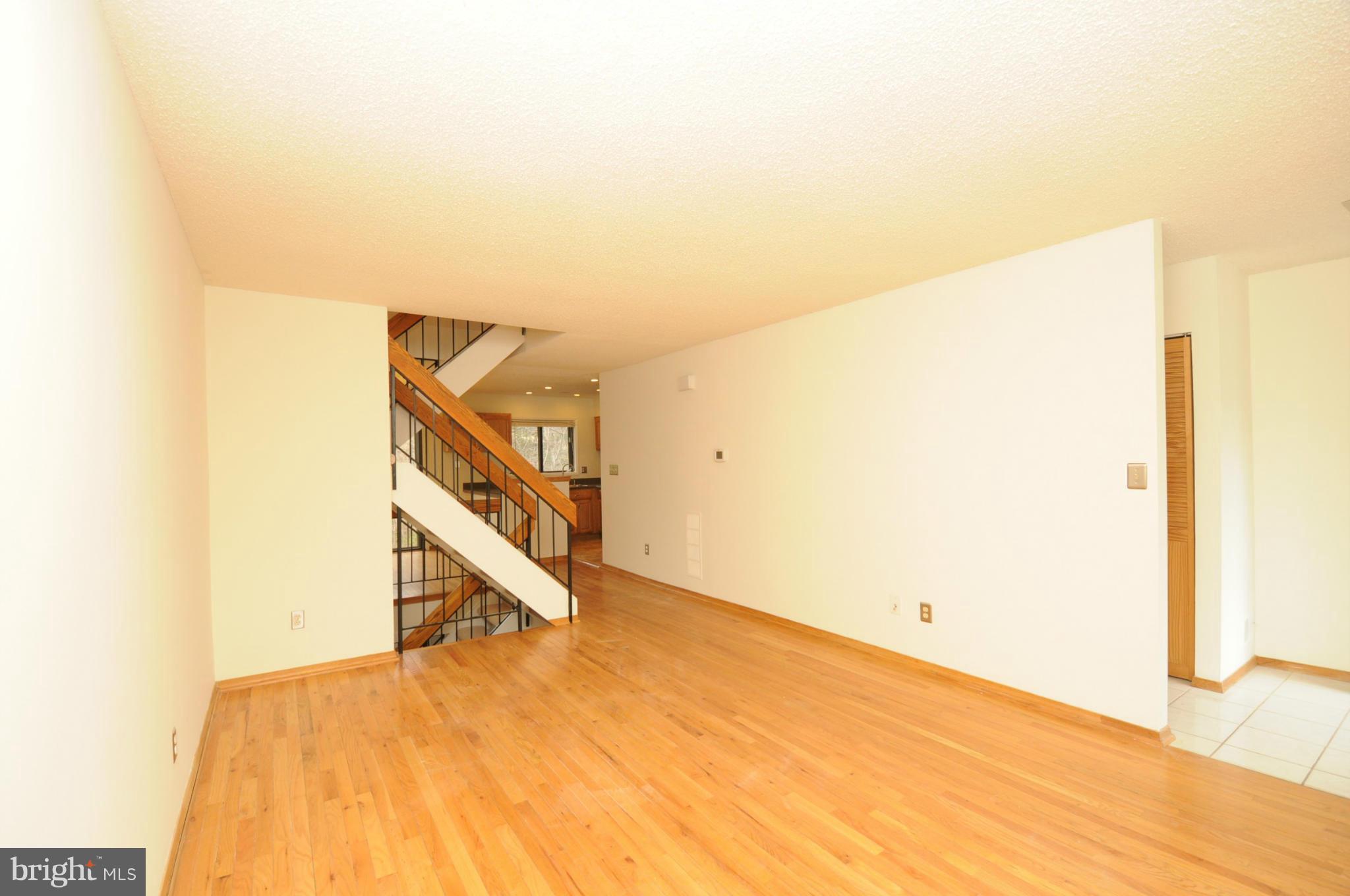 2206 Cartwright Place Reston, VA 20191 - Photo 5 of 28 Living Room