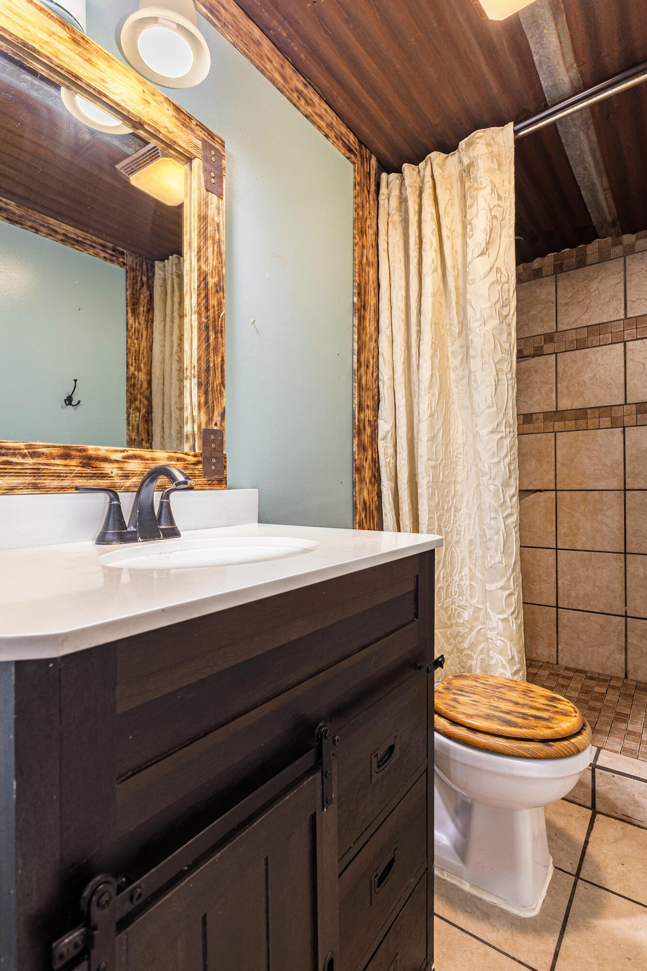 5225 Merriman Road Jackson, MI 49201 - Photo 14 of 25 014_file_820