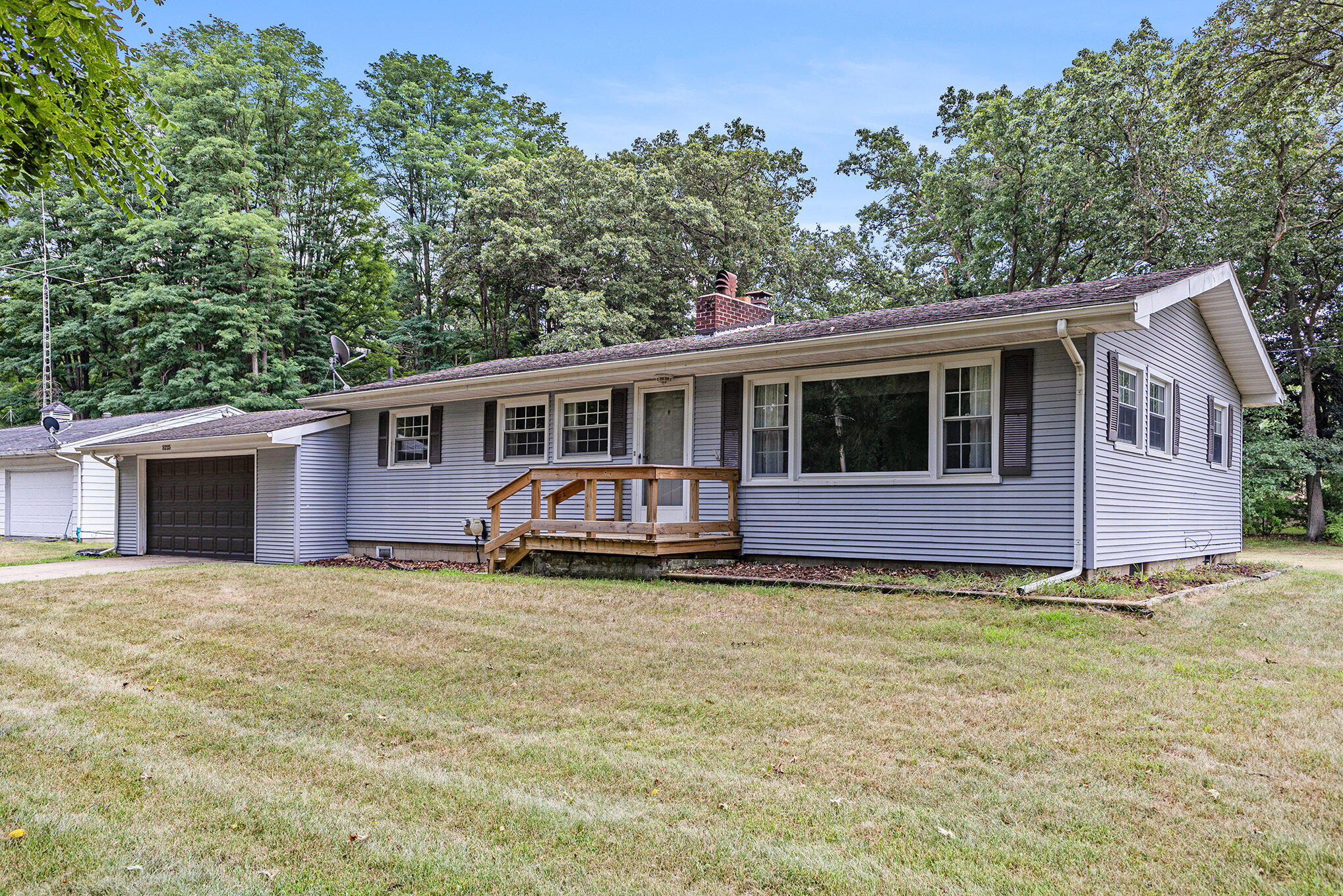 5225 Merriman Road Jackson, MI 49201 - Photo 3 of 25 003_file_708
