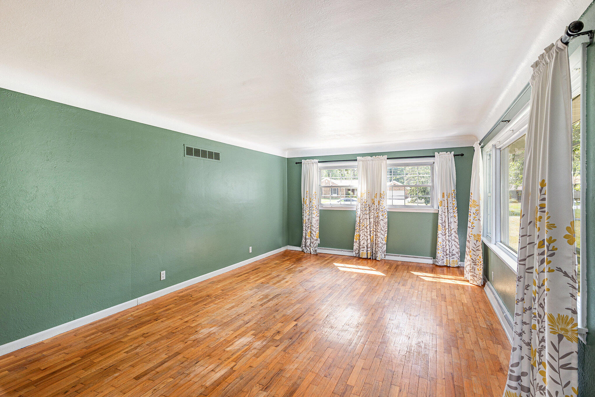 5225 Merriman Road Jackson, MI 49201 - Photo 4 of 25 004_file_499
