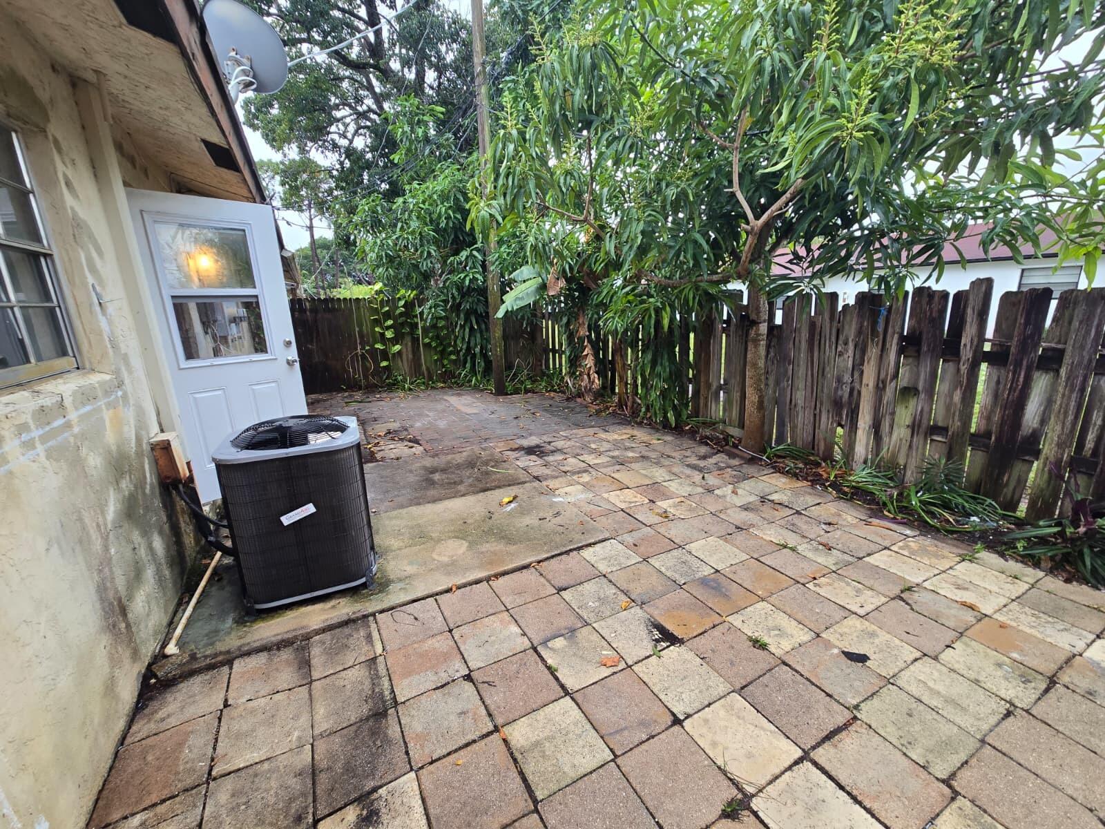 3882 Dale Road Palm Springs, FL 33406 - Photo 14 of 17 WhatsApp Image 2025-12-09 at 16.41.32