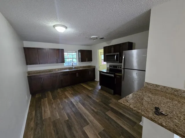 $1,950 | 3882 Dale Road, Palm Springs, FL 33406