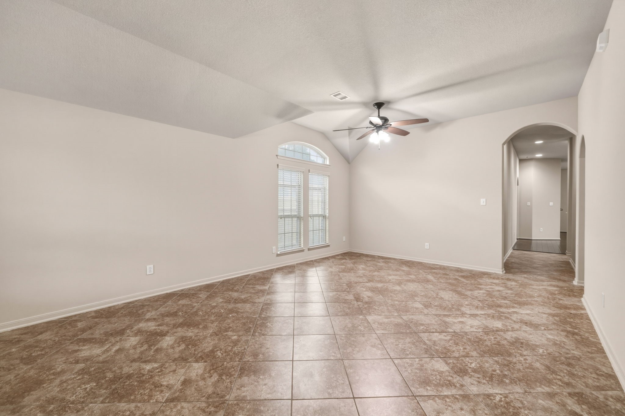 15919 Walnut Shores Drive Houston, TX 77044 - Photo 8 of 36