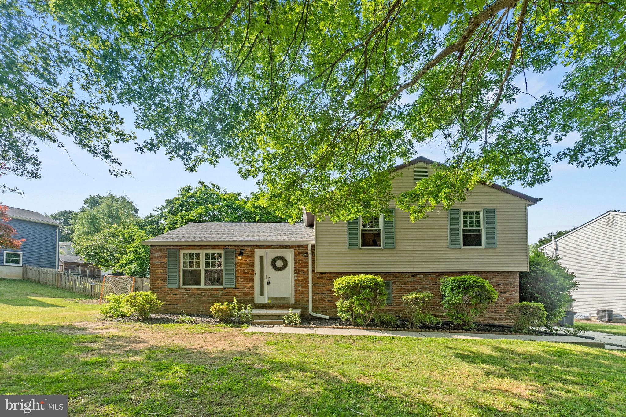 Welcome home to 287 Waycross Way!!