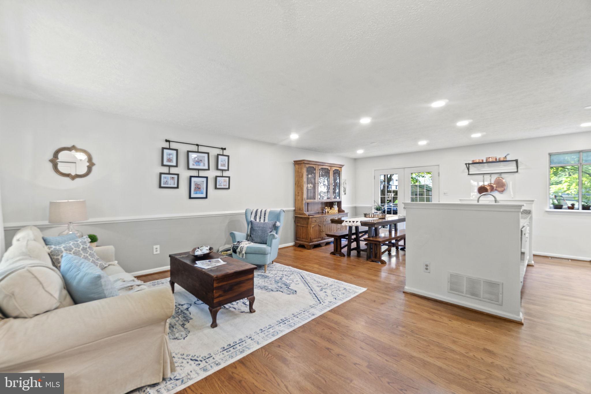 287 Waycross Way Arnold, MD 21012 - Photo 2 of 34 You will immediately feel at home upon entering!