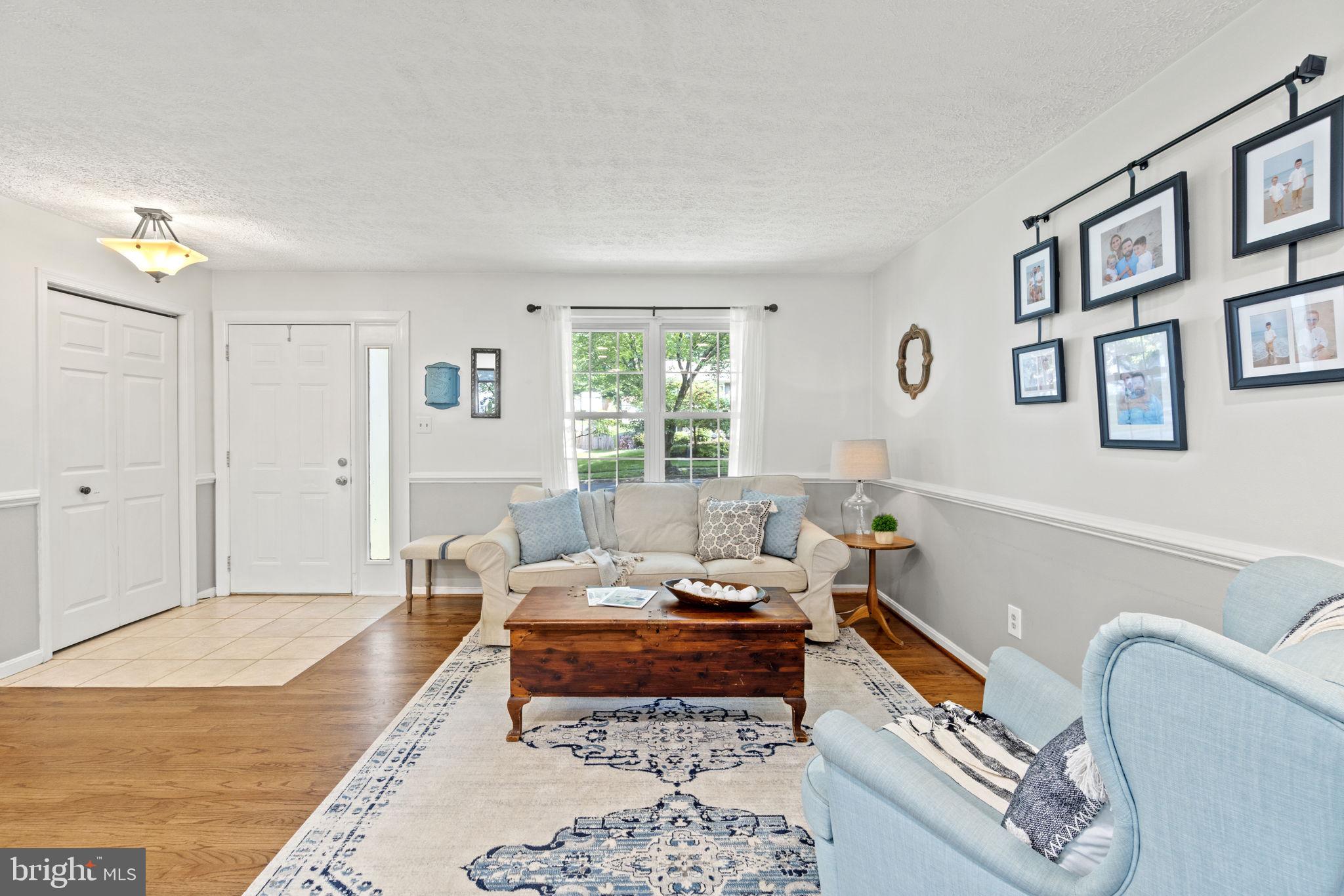 287 Waycross Way Arnold, MD 21012 - Photo 3 of 34 Wonderful natural light and recessed lighting