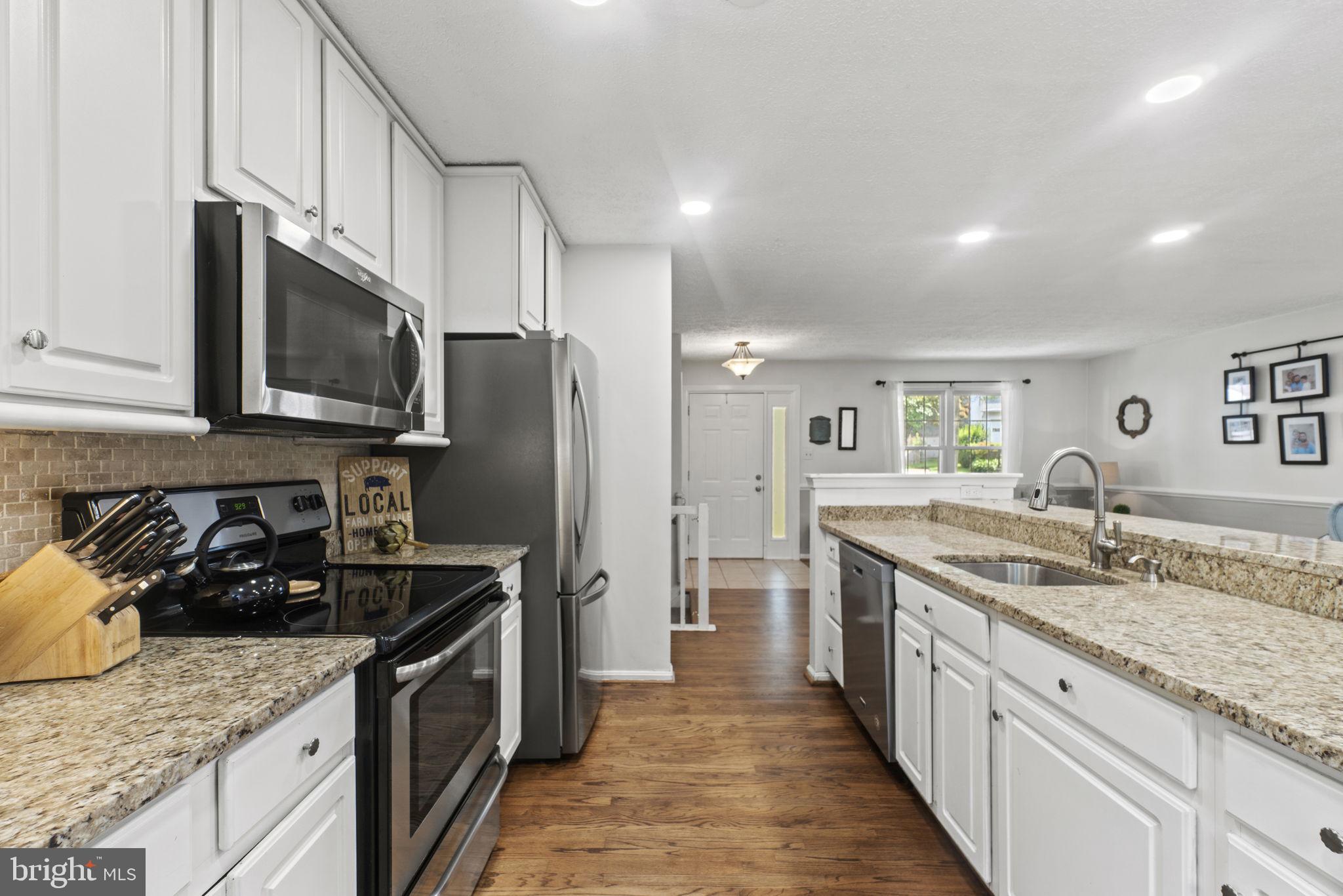 287 Waycross Way Arnold, MD 21012 - Photo 6 of 34 SS appliances and granite countertops