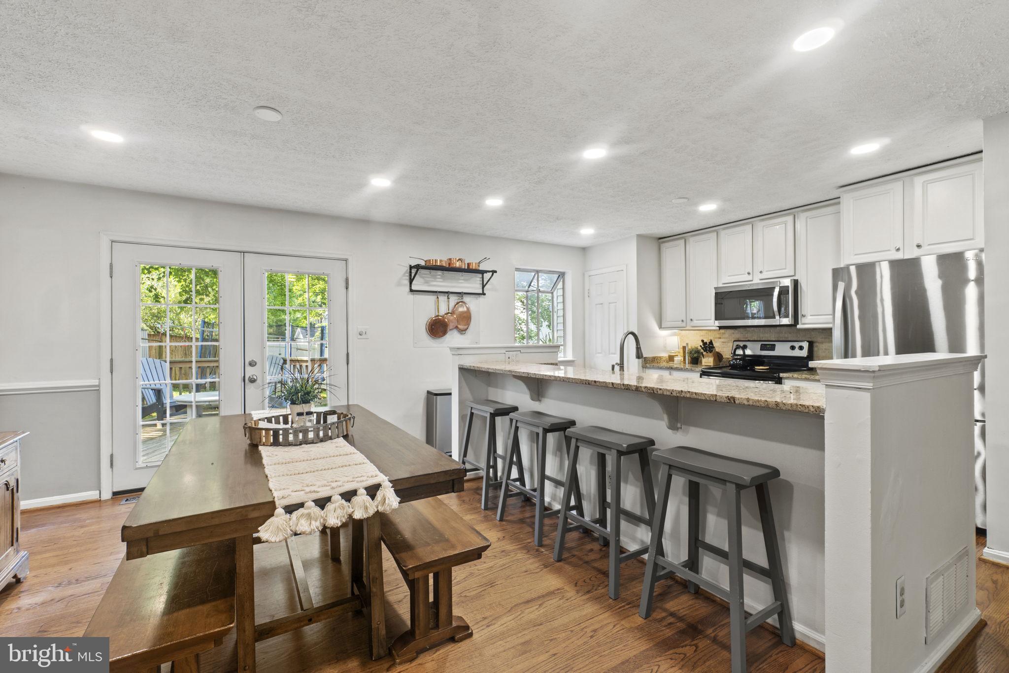 287 Waycross Way Arnold, MD 21012 - Photo 8 of 34 Tons of space to gather!!