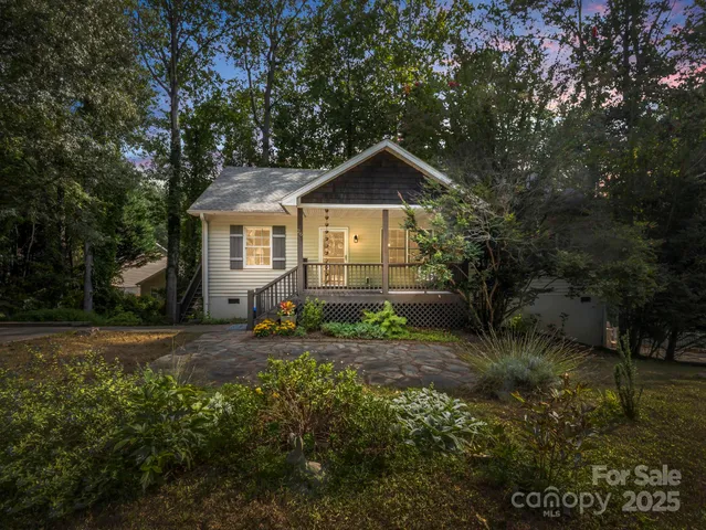$300,000 | 26 Grove Garden Avenue, Candler, NC 28715