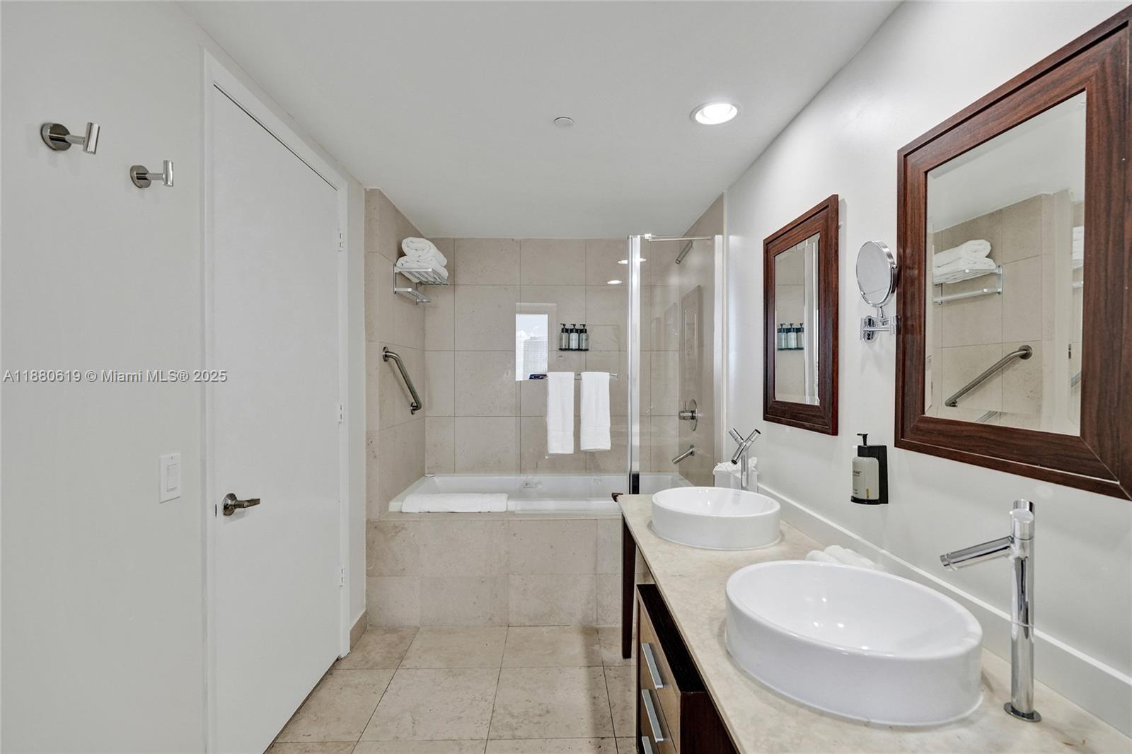 485 Brickell Avenue, Unit 4207 Miami, FL 33131 - Photo 17 of 41 a bathroom with a tub sink and mirror