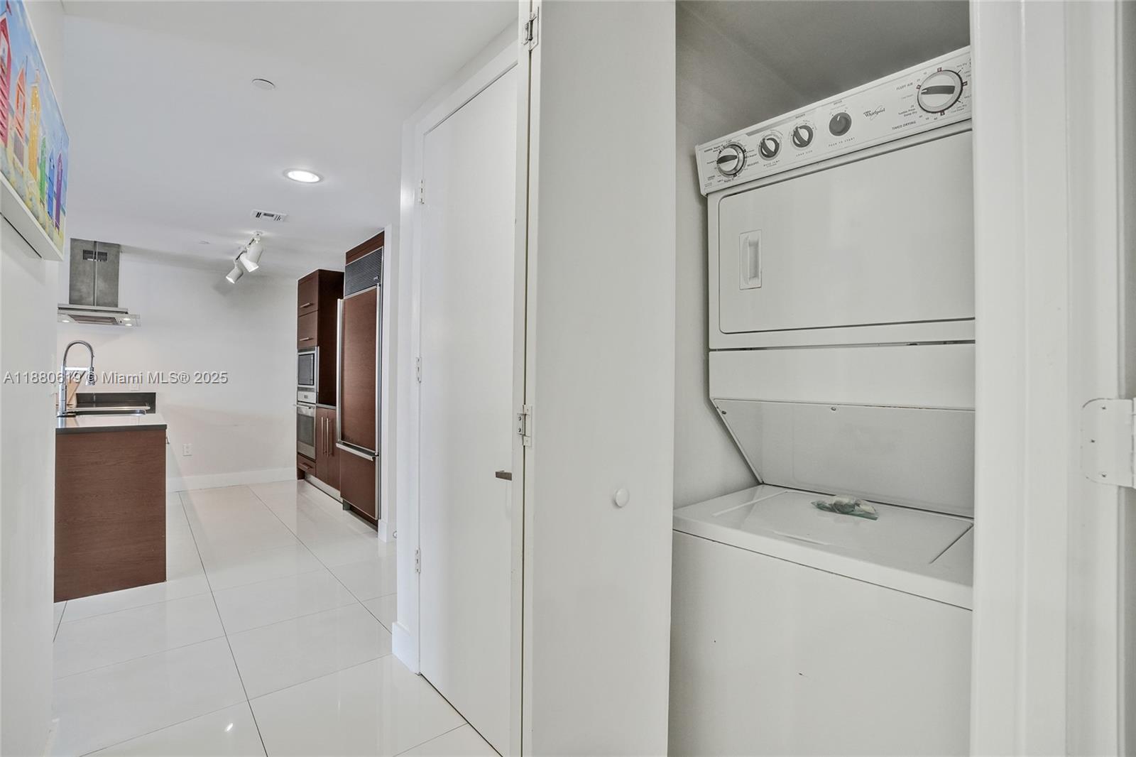 485 Brickell Avenue, Unit 4207 Miami, FL 33131 - Photo 21 of 41 a view of hallway with washer and dryer