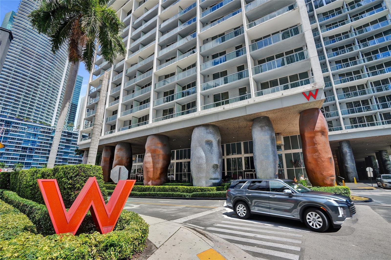 485 Brickell Avenue, Unit 4207 Miami, FL 33131 - Photo 26 of 41 front view of a building with a street