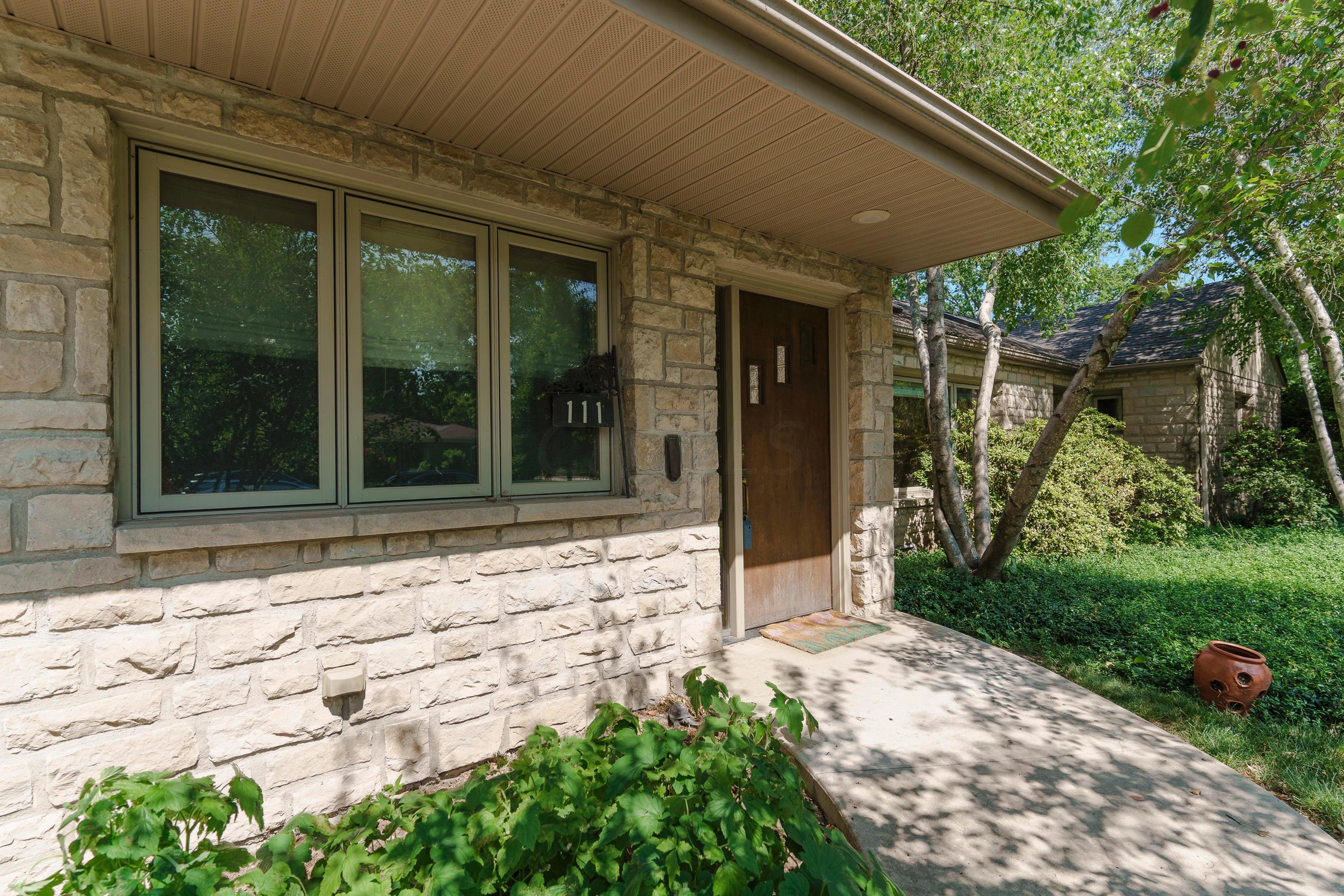 111 South Harding Road Columbus, OH 43209 - Photo 3 of 41