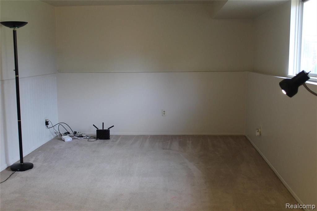 3759 Dearborn Avenue Rochester Hills, MI 48309 - Photo 29 of 33