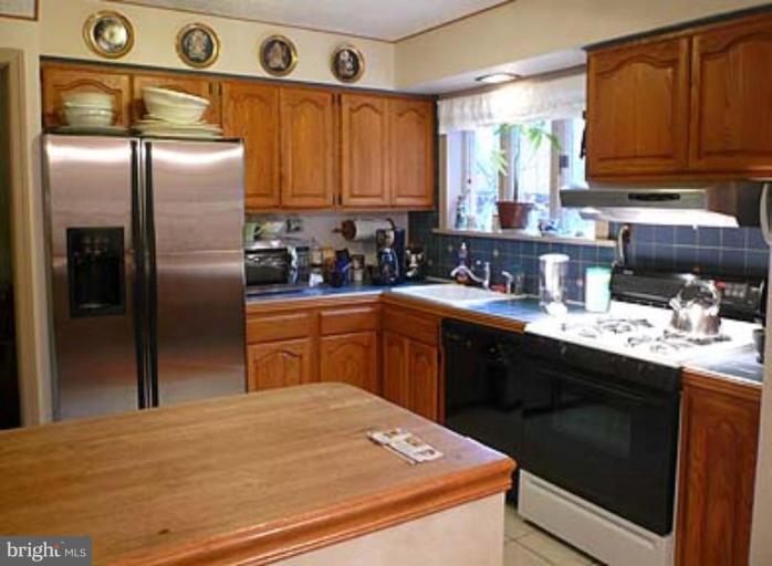 6813 Lynbrook Drive Springfield, VA 22150 - Photo 5 of 16 Kitchen