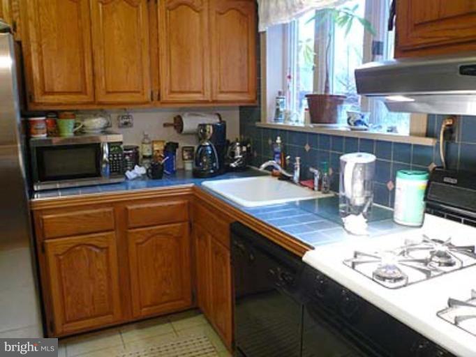 6813 Lynbrook Drive Springfield, VA 22150 - Photo 6 of 16 Kitchen #2