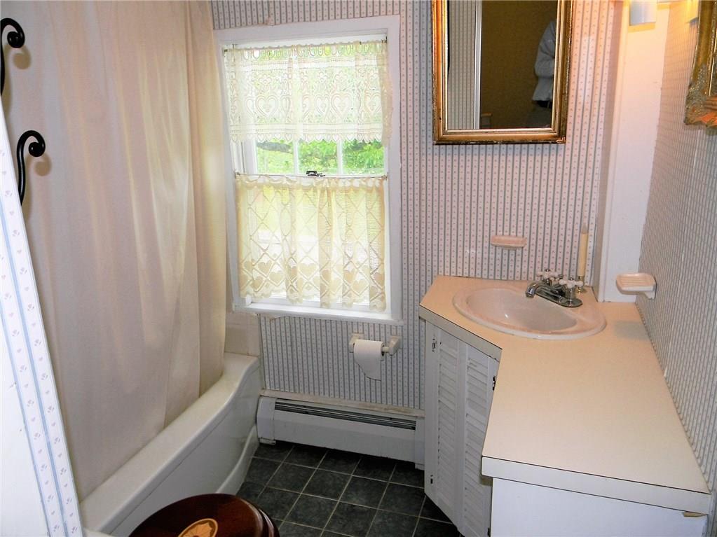 98 Cross Point Road Edgecomb, ME 04556 - Photo 18 of 35 Second floor full bath between the...