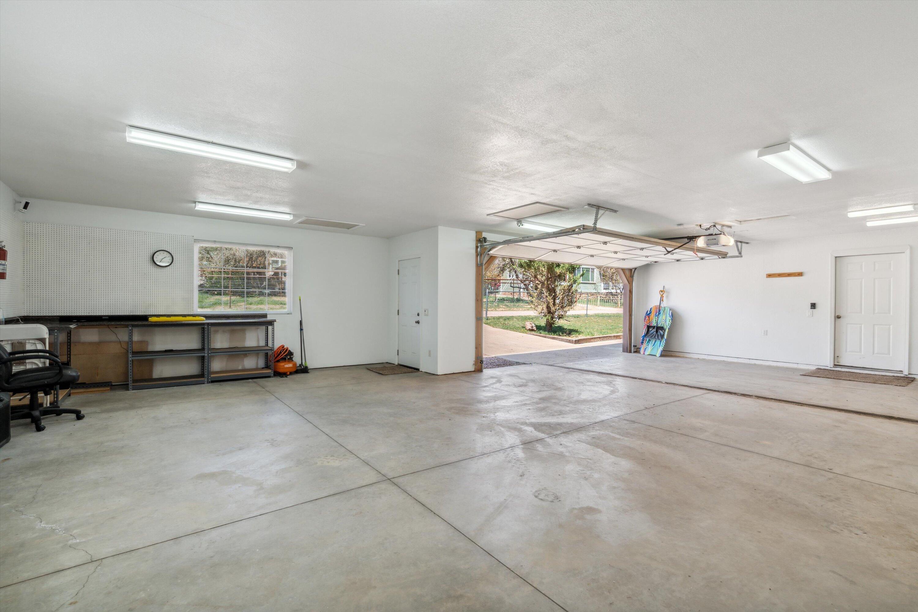 9055 Juniper Road Pine, AZ 85544 - Photo 20 of 39 22-Garage