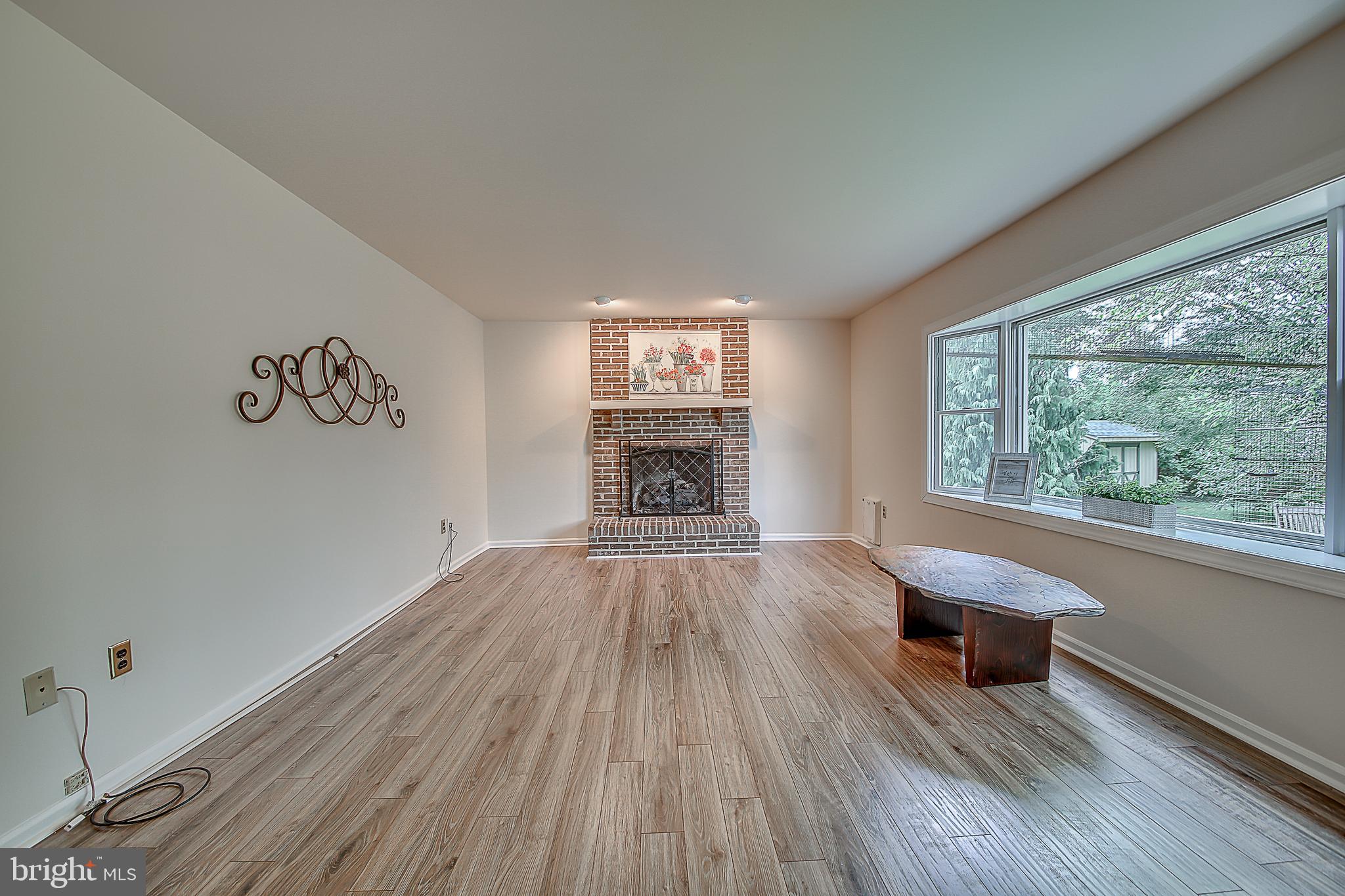 305 Newgate Road Langhorne, PA 19047 - Photo 15 of 37 New Gas Insert and Bay Window
