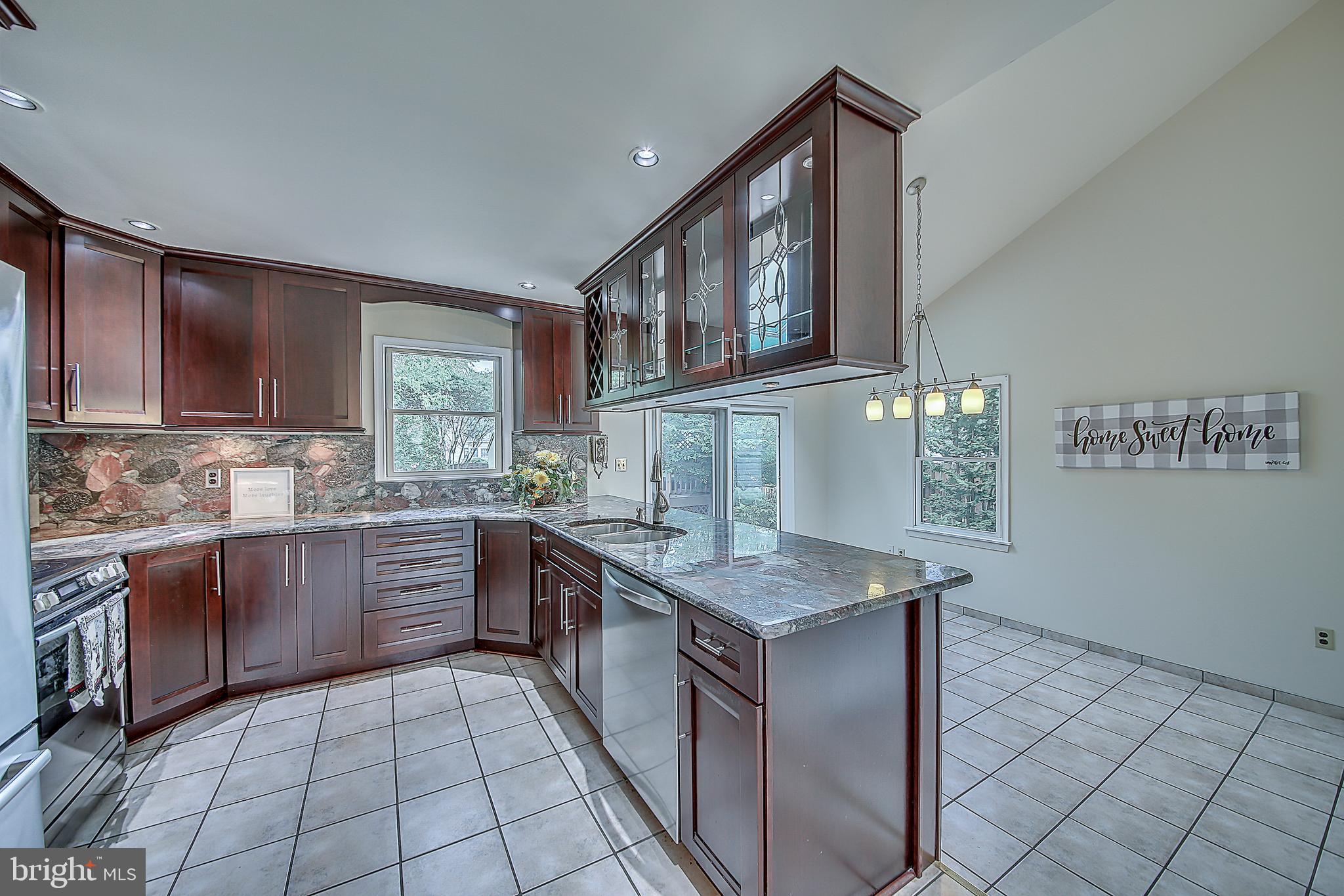 305 Newgate Road Langhorne, PA 19047 - Photo 9 of 37 Updated Kitchen