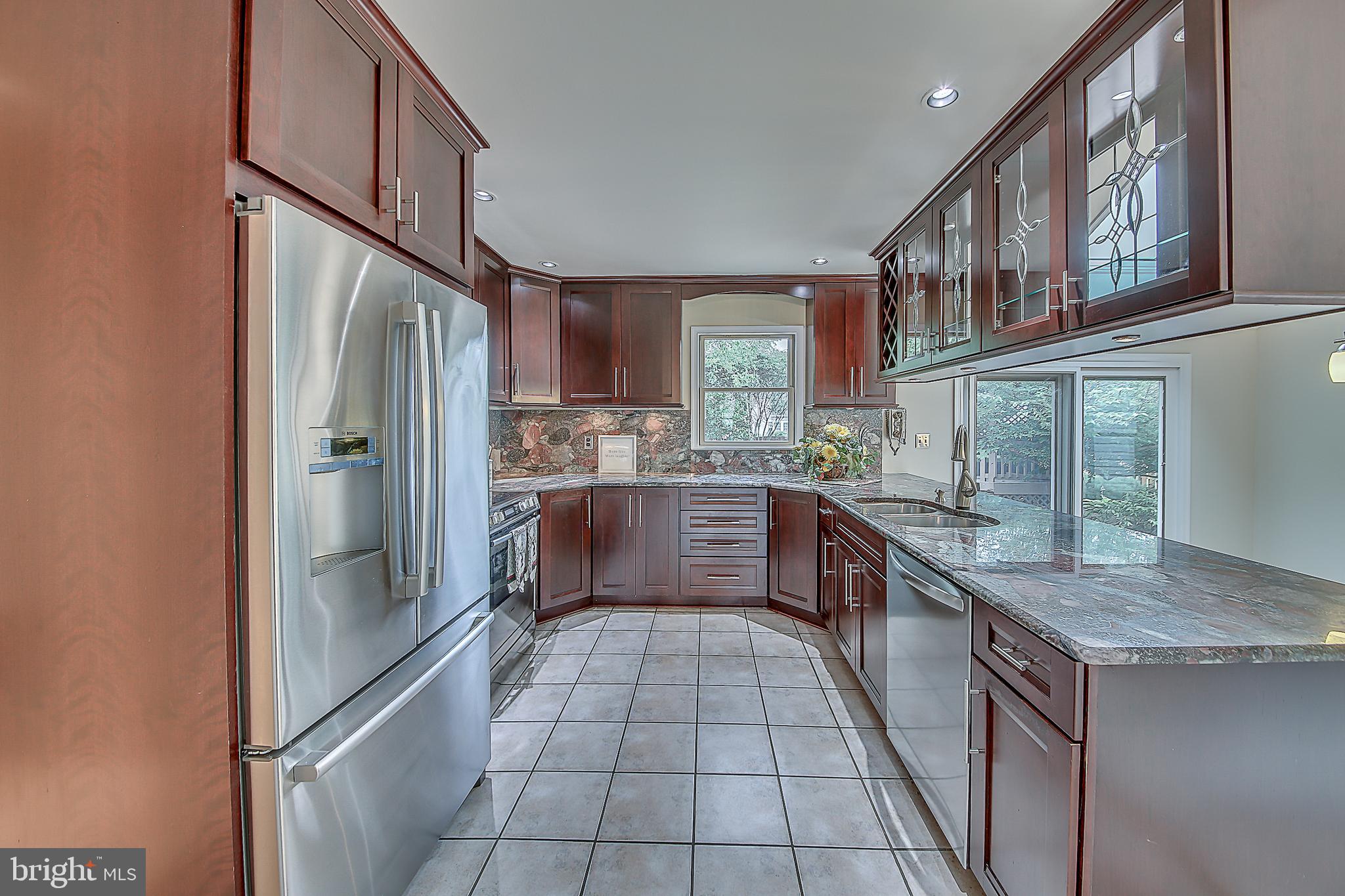 305 Newgate Road Langhorne, PA 19047 - Photo 10 of 37 Updated Kitchen w/Stainless Steel Appliances