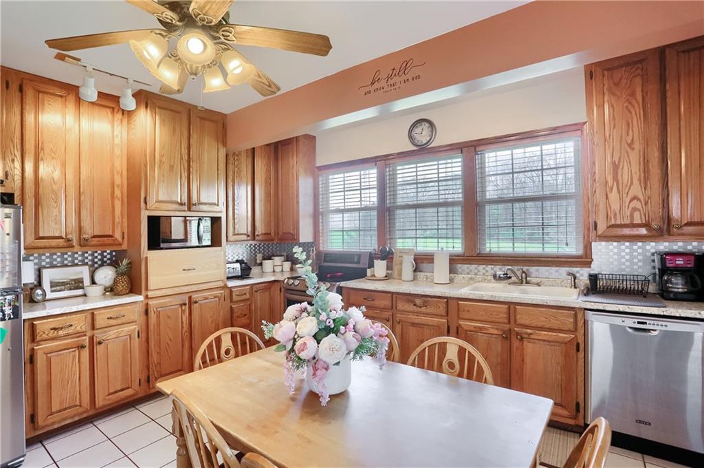 635 Cameron Road New Castle, PA 16101 - Photo 7 of 48