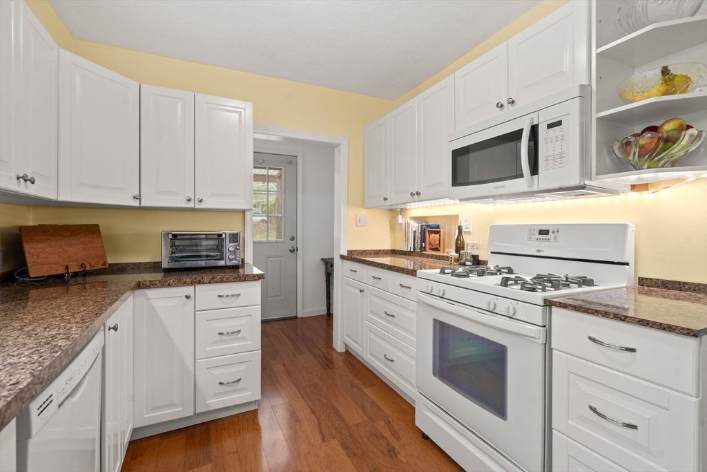 30 Stonebridge Road Wayland, MA 01778 - Photo 6 of 33