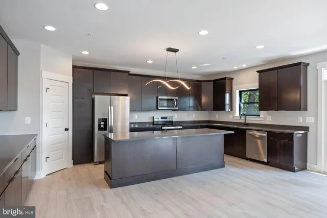 $825,000 | 6425 Lakeridge Drive, New Market, MD 21774