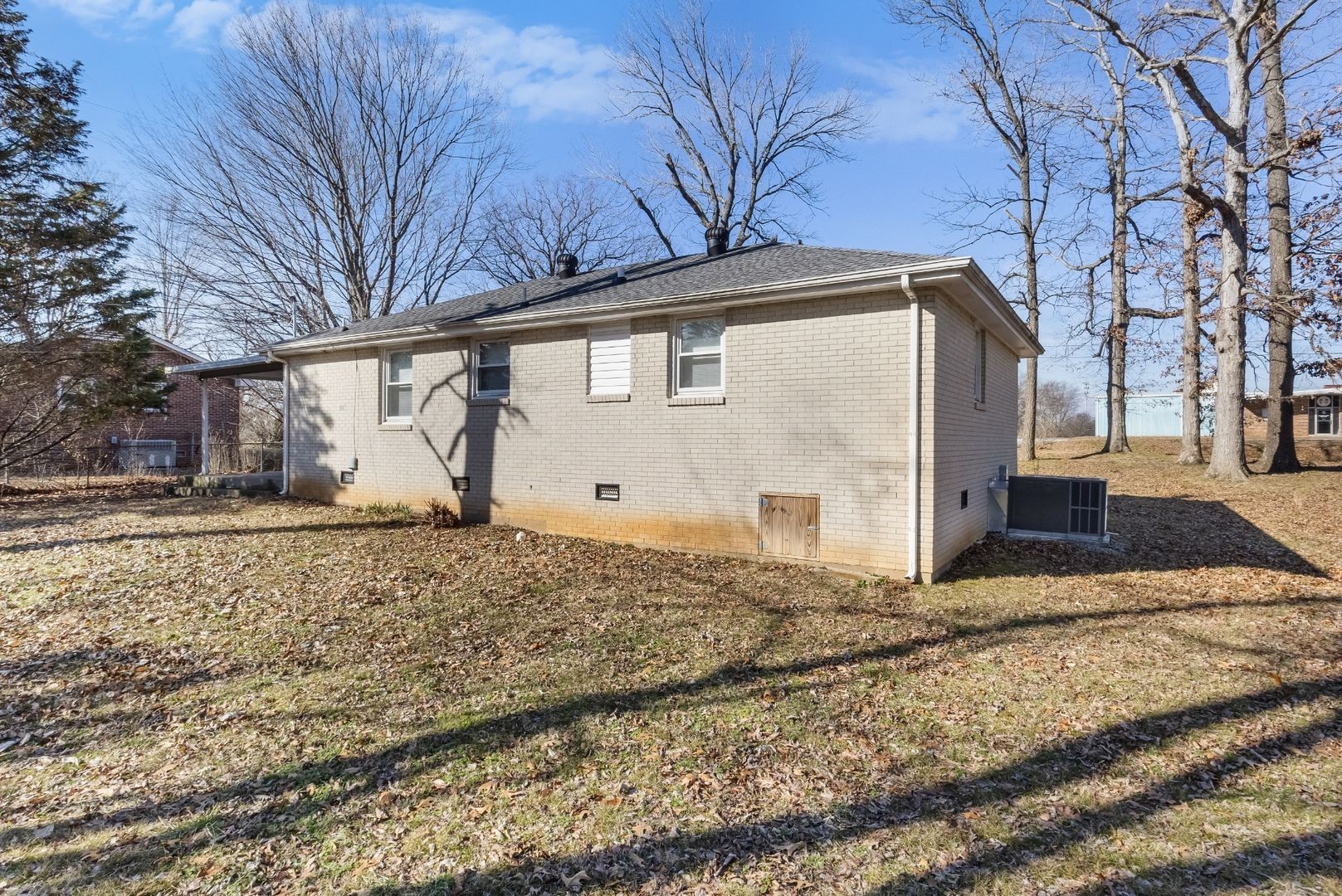 118 Union Hall Road Clarksville, TN 37040 - Photo 22 of 26 a view of a house with a yard