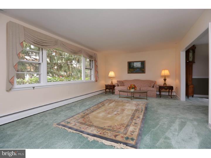 3516 Horton Road Newtown Square, PA 19073 - Photo 5 of 19 Living Room
