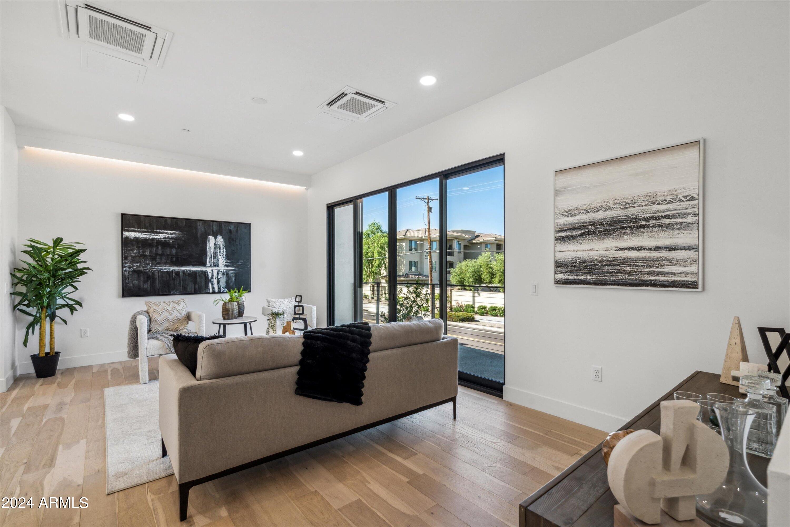 1501 North Miller Road, Unit 1012 Scottsdale, AZ 85257 - Photo 4 of 40 06-Main Living Area