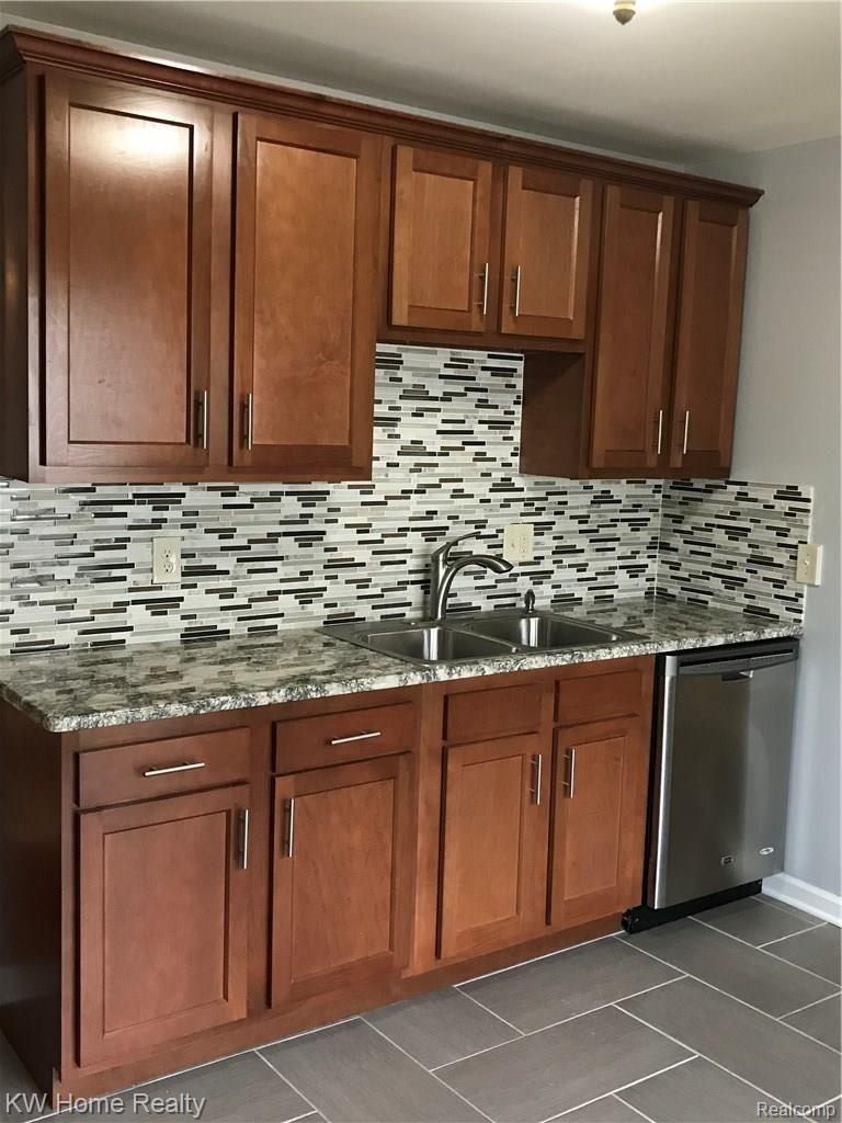 1352 Crescent Lane Rochester, MI 48306 - Photo 11 of 58 Brand New Cabinetry, Mosaic Tile And Porcelain Tile