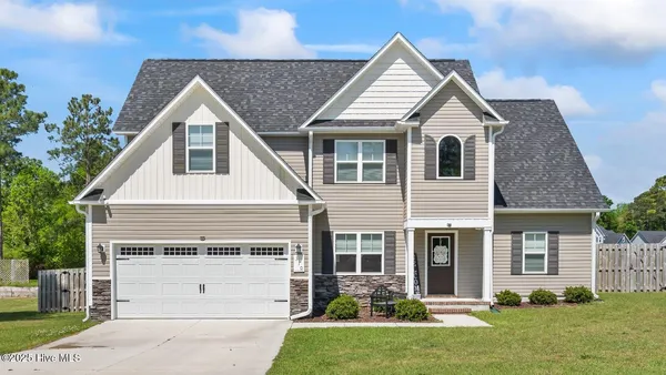 $2,000 | 310 Vintage Court, Hubert, NC 28539