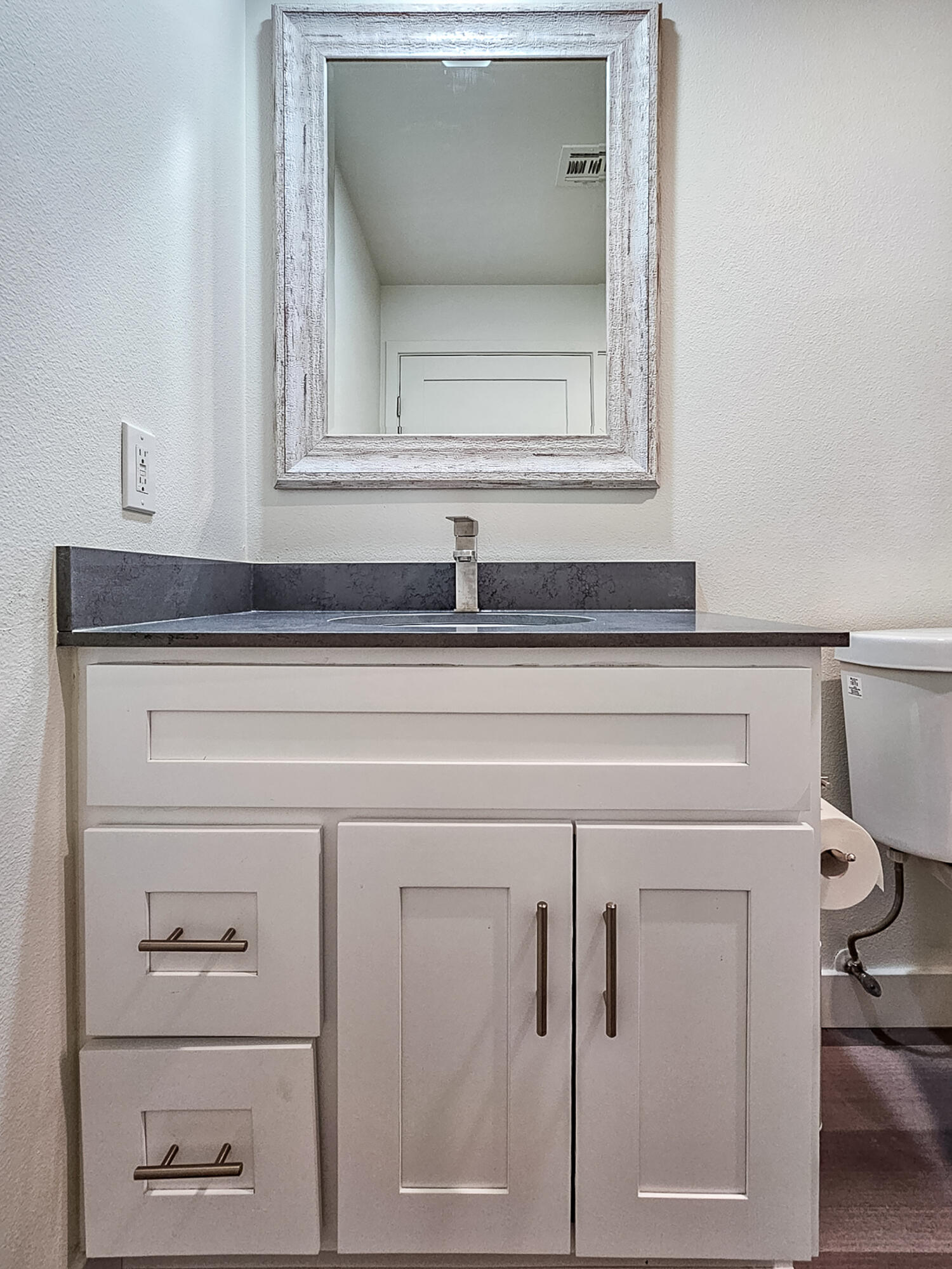 61786 Desert Air Road Joshua Tree, CA 92252 - Photo 26 of 54 a close view of laundry room