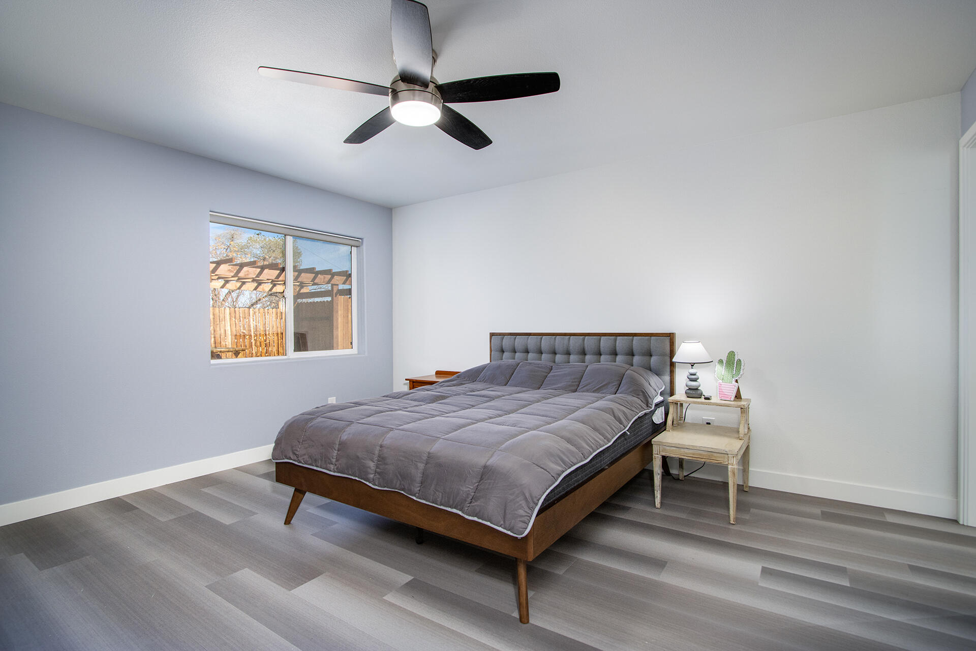 61786 Desert Air Road Joshua Tree, CA 92252 - Photo 28 of 54 a bedroom with a bed and a window