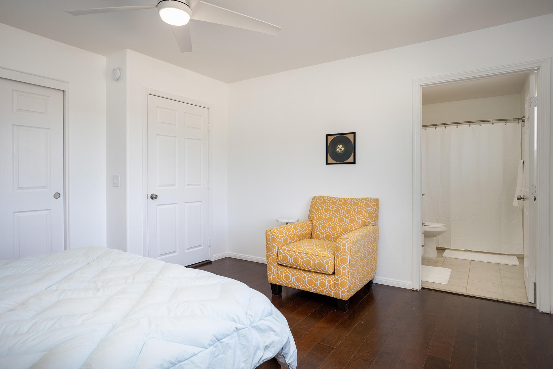 61786 Desert Air Road Joshua Tree, CA 92252 - Photo 46 of 54 a bedroom with a bed and a couch