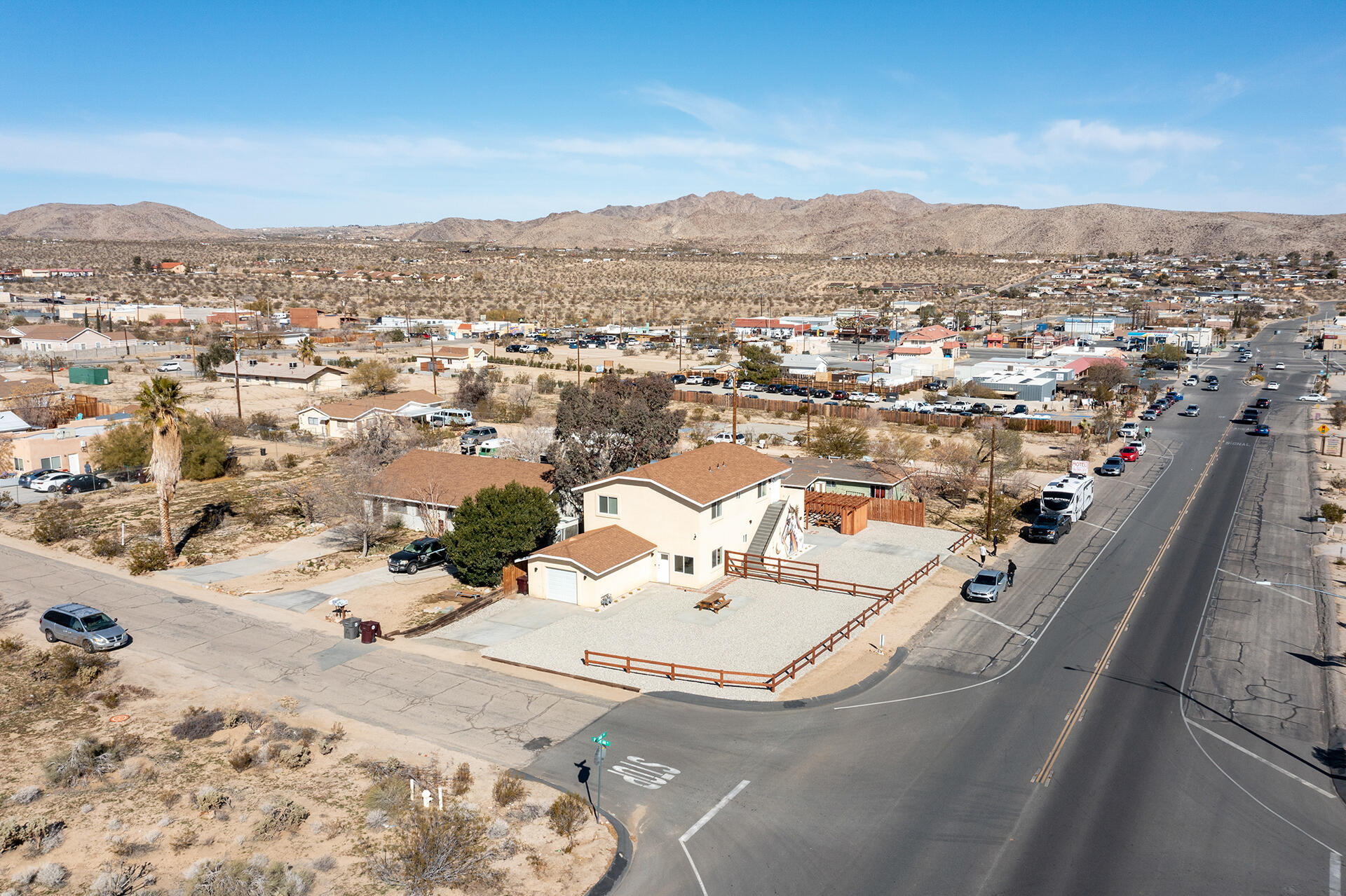61786 Desert Air Road Joshua Tree, CA 92252 - Photo 7 of 54 a view of a city