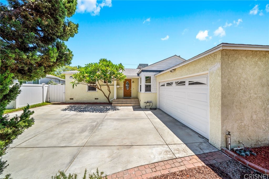 6660 Balcom Avenue Reseda, CA 91335 - Photo 3 of 27