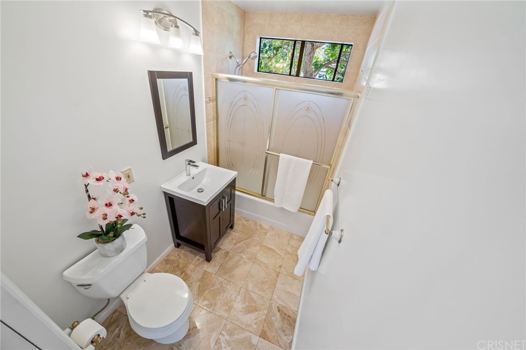 6660 Balcom Avenue Reseda, CA 91335 - Photo 23 of 27