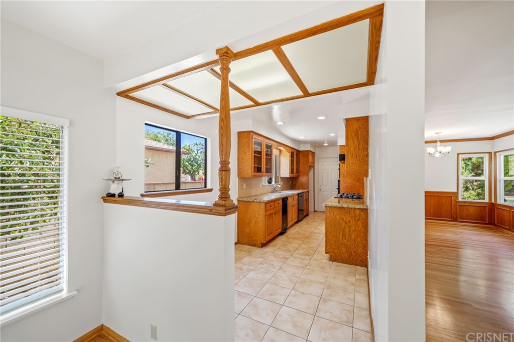 6660 Balcom Avenue Reseda, CA 91335 - Photo 7 of 27