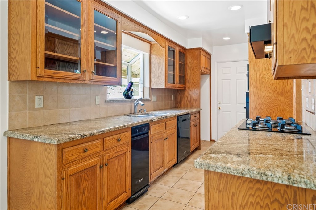 6660 Balcom Avenue Reseda, CA 91335 - Photo 9 of 27