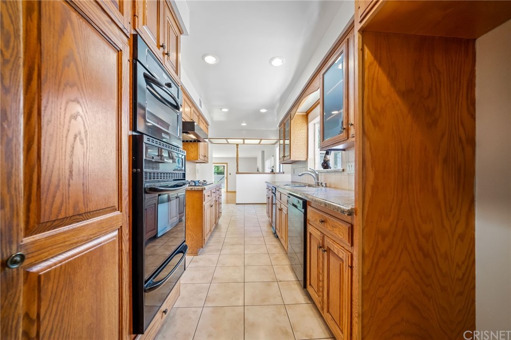 6660 Balcom Avenue Reseda, CA 91335 - Photo 10 of 27